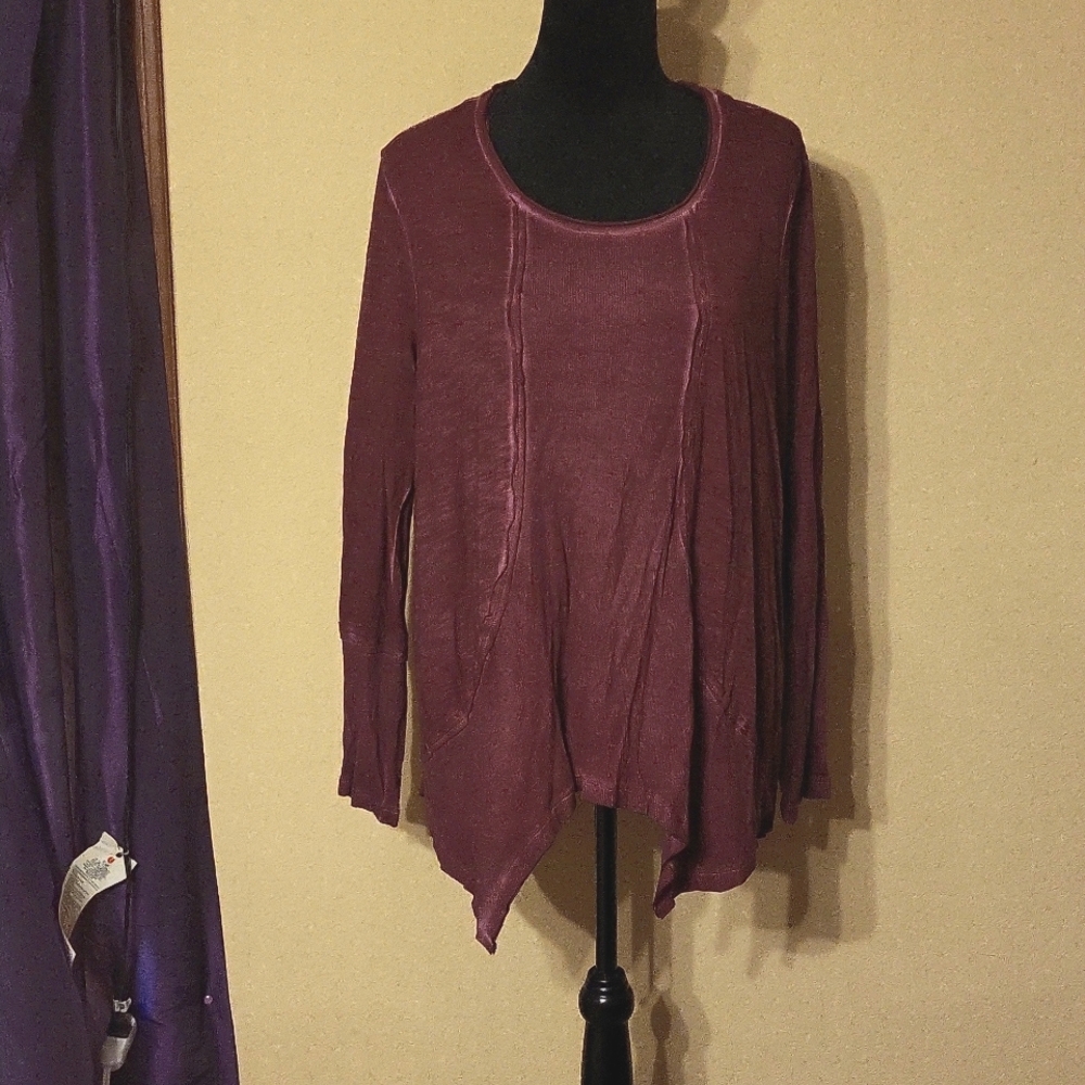 Shark cut bottom blouse